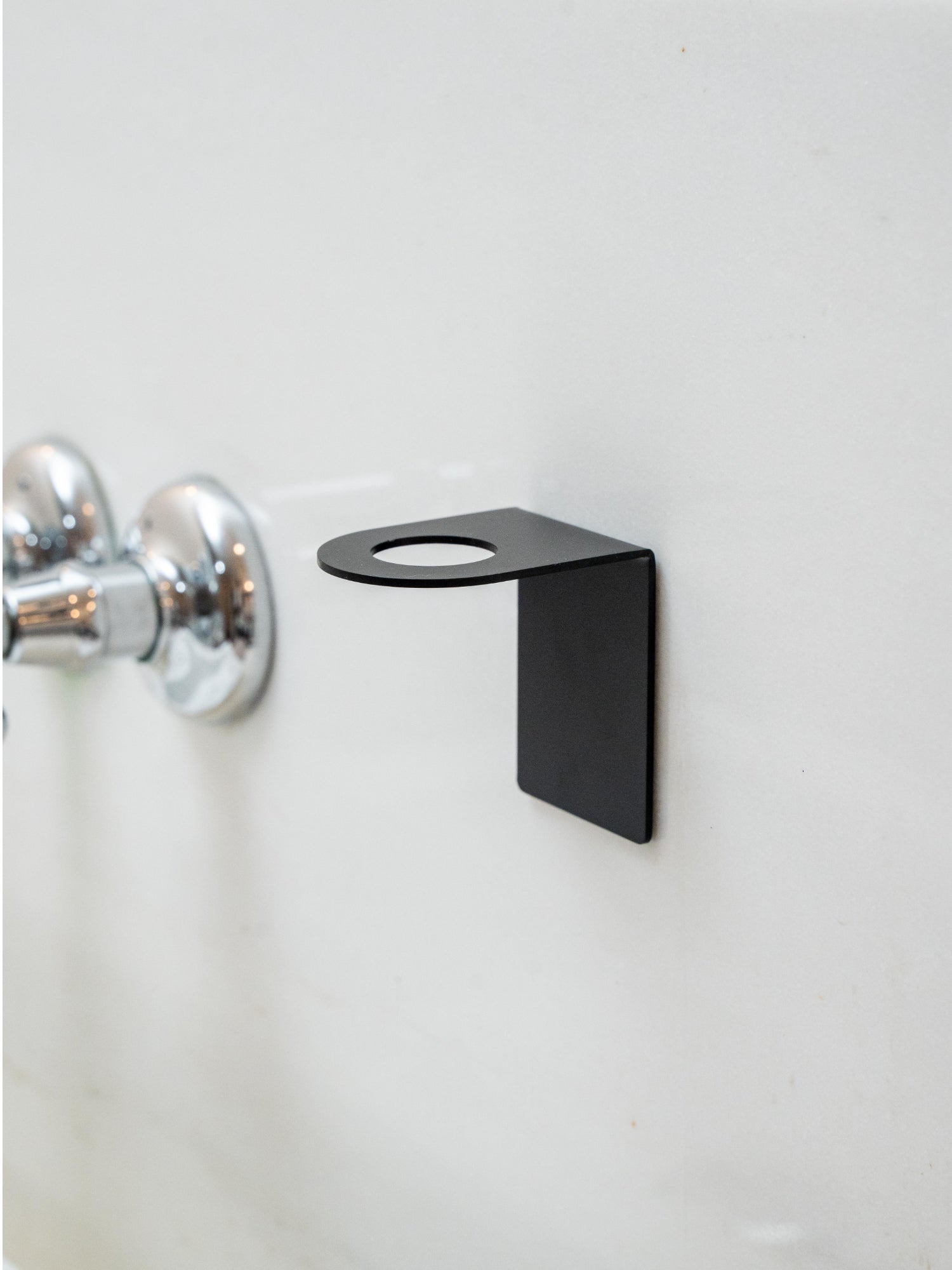 Wandhalterung zum Kleben oder Schrauben - Schwarz